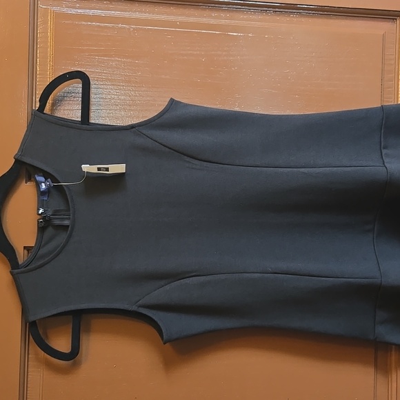 Gap-Black knit stretchy fitted dress that's fuller at bottom Sz 4 NWT - Picture 6 of 10